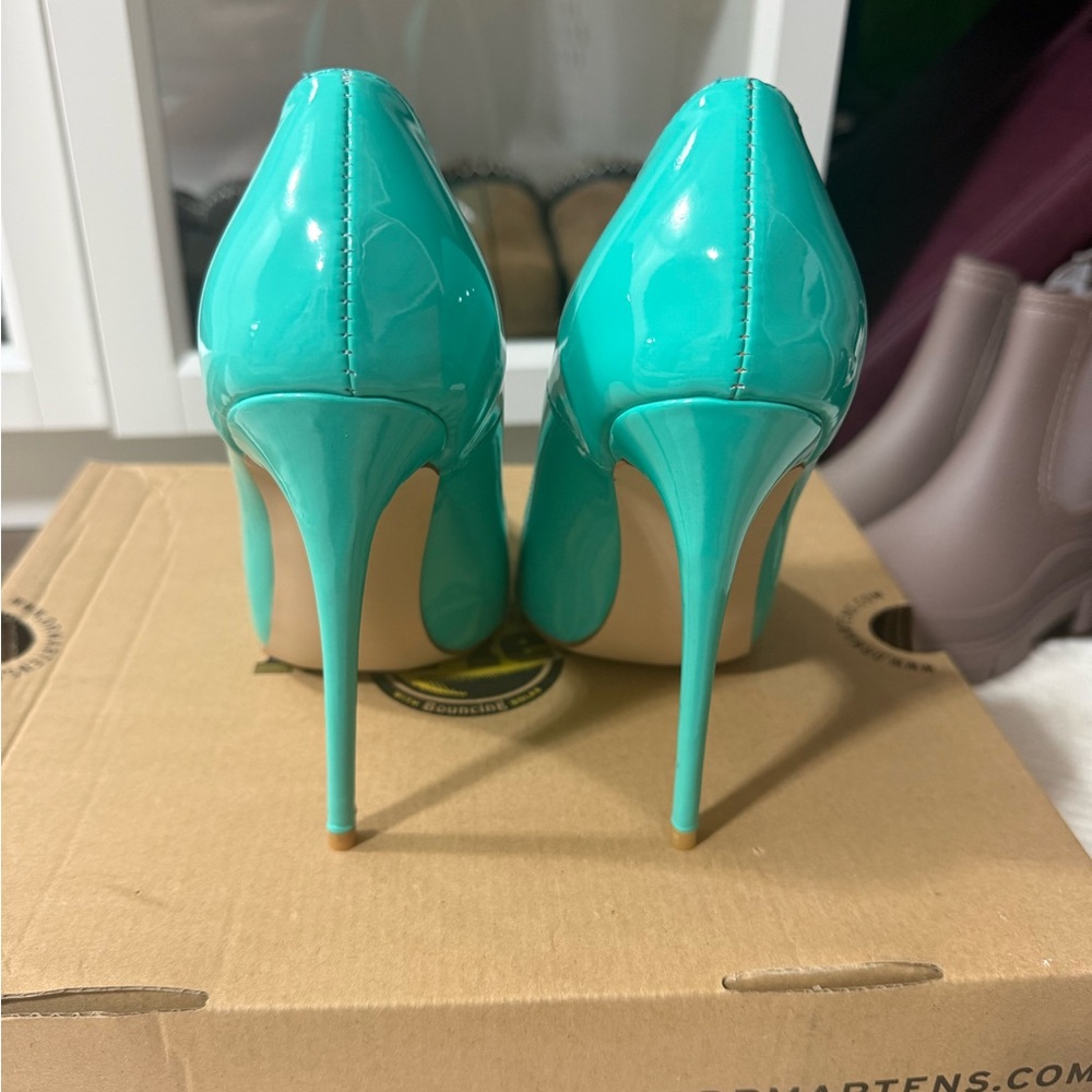 Women’s Teal Patent Pointed-Toe Stiletto Heels - Picture 2 of 3